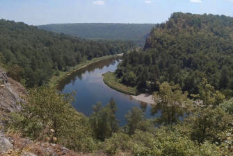Природные загадки Башкирии (тур - приключение с экскурсией по Уфе  - Аскинская ледяная пещера -  шихан Торатау - водное путешествие на катамаранах по реке Агидель с костровым обедом - национальный парк и пляжный отдых на берегу Нугушского водохранилища, 4 дня + ж/д или авиа)