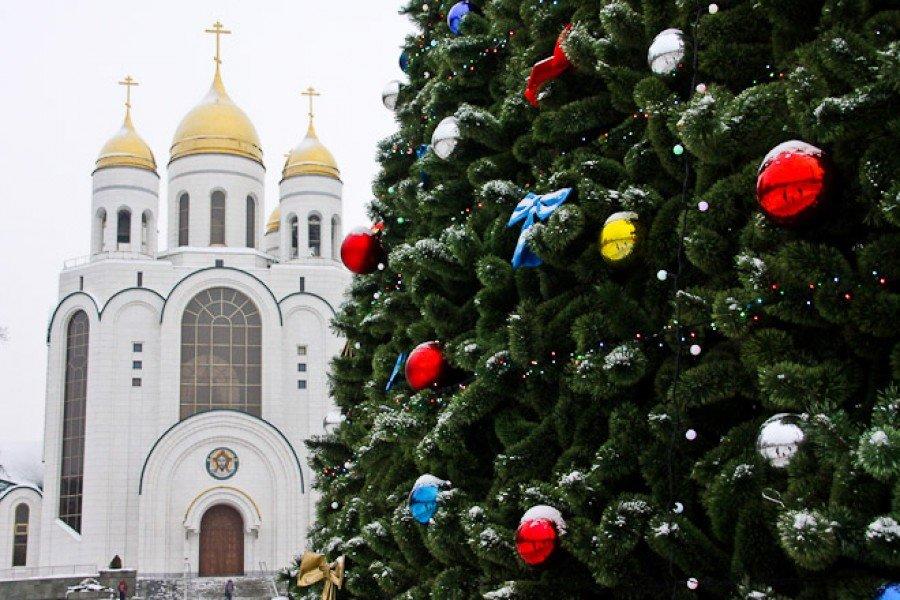 Туры на новый год из екатеринбурга. Калининград площадь Победы зима. Калининград Рождество 2021 храм. Калининград зимой 2021. Площадь Победы Калининград 2021.