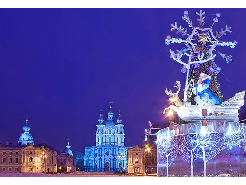 Новогодний санкт петербург фото. Смольный собор Рождество. Елка в Санкт-Петербурге 2018. Новогодний Смольный собор. Рождественский Санкт-Петербург.