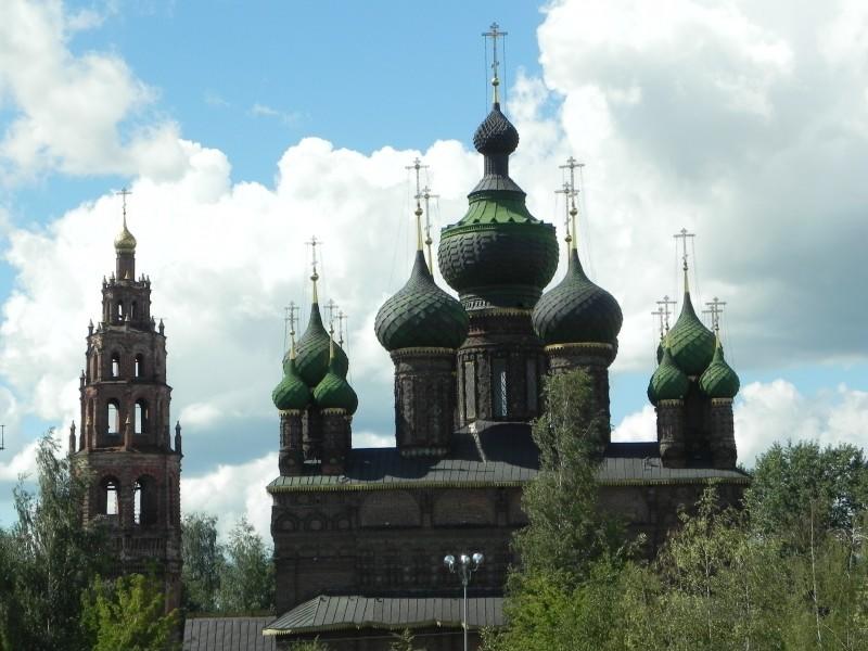 Ярославль черные. Храм в толчковой Слободе Ярославль. Церковь Иоанна Предтечи в толчковой Слободе в Ярославле. Церковь Иоанна Предтечи Ярославль сверху. Церковь с 15 куполами в Ярославле.