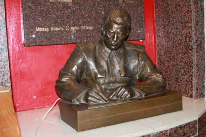 «Разрешить за сроком давности» (пешеходная экскурсия в бункер Сталина)